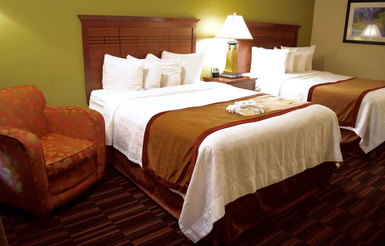 Western Town And Country Hotel